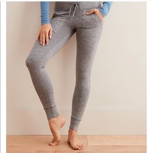Aerie play pocket and cuff leggings
